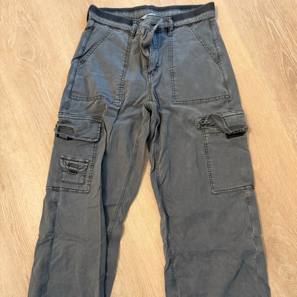 American Eagle Outfitters Women's Gray Cargo Pants
